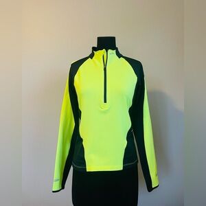 Brooks half-zip reflective pull over, women’s medium